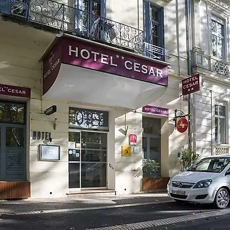 Cesar Centre Historique & Gare Ним