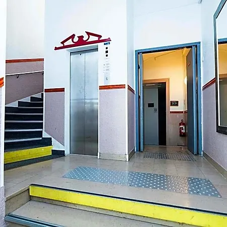 Cesar Centre Historique & Gare 2* Ним