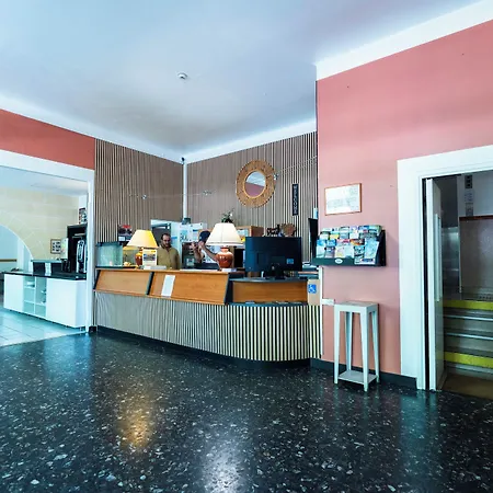 Hotel Cesar Centre Historique & Gare 2*