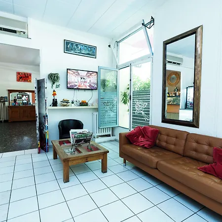 Cesar Centre Historique & Gare 2*