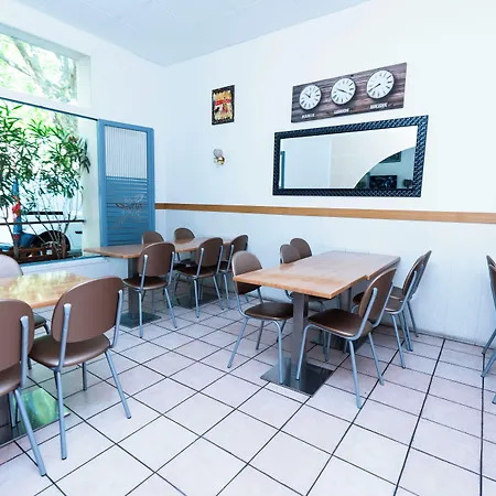 Cesar Centre Historique & Gare Hotel Nimes