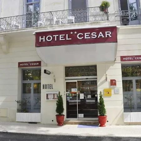 Отель Cesar Centre Historique & Gare Ним