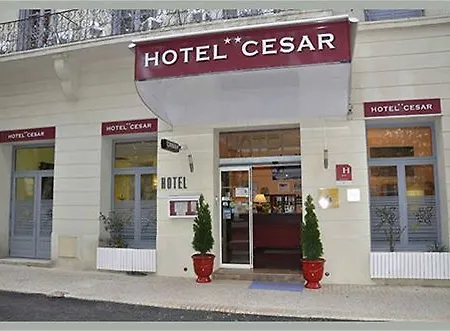 Cesar Centre Historique & Gare Szálloda